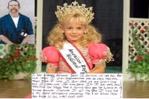 Thủ phạm sát hại Hoa hậu nhí chấn động Mỹ 22 năm trước lộ diện