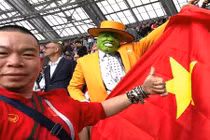 CĐV Việt Nam hòa chung nhịp trong ngày khai mạc World Cup 2018 