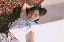 Cậu nhóc 5 tuổi Hàn Quốc xứng danh Hoàng Tử nhí tóc xù