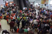 Phát sợ với cảnh vật vờ, trắng đêm chờ về quê ăn Tết