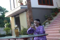 Cụ bà 93 tuổi gây sốt MXH với sở thích chụp ảnh sống ảo