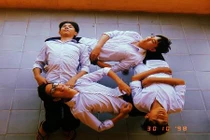 Nằm gối đầu lên nhau, trào lưu mới đại náo lớp học tại Việt Nam