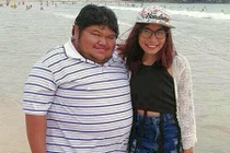 Ghen tỵ với chàng béo rụt cổ có người yêu xinh đẹp