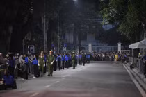 Dòng người xếp hàng viếng Tổng Bí thư Nguyễn Phú Trọng dài cả cây số