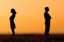 Mặt dày đến người yêu cũ đòi con vì vợ vô sinh