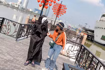 Xuất hiện “thánh cosplay” đi du lịch với ý tưởng hài hước khó đỡ