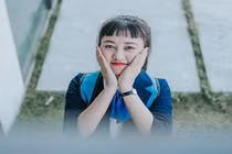 Dân mạng bất ngờ với màn lột xác mới toanh của MC “Chị Ong Vàng” 