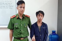 Hàng chục cảnh sát vây bắt nghi phạm cuồng sát vợ