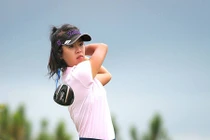 Trầm trồ trước tài sắc của hot girl làng golf Việt