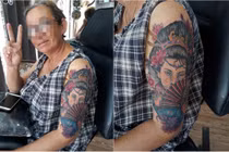 Xăm kín hình "lạ" lên bắp tay, cụ bà khiến dân mạng trầm trồ vì quá “ngầu“