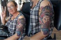 Xăm kín hình "lạ" lên bắp tay, cụ bà khiến dân mạng trầm trồ vì quá “ngầu“
