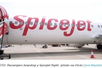 Máy bay hạ cánh khẩn vì hành khách bị “Tào Tháo rượt”