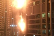 Thoát chết cháy nhờ buộc mình vào ban công tầng 48