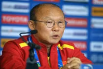 HLV Park Hang-seo bất ngờ với lối chơi phòng ngự ở hiệp 1 của Jordan