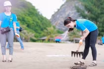 HH Kỳ Duyên phân trần về cáo buộc dựng cảnh nhặt rác?