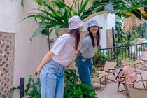 Tuyển thủ bóng chuyền Việt Nam khoe sắc vóc với ảnh đời thường