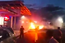 Đà Nẵng: Ô tô bỗng dưng bốc cháy ở sân bay