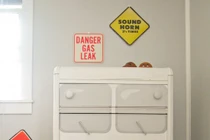 Biến chiếc tủ gỗ xấu xí thành thiên nga, ai nhìn cũng thích 