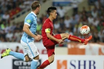 Văn Quyết tiếc nuối khi không chọc thủng lưới của Joe Hart