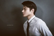 Fan nữ "đứng hình" trước soái ca mặc sơ mi trắng