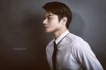 Fan nữ "đứng hình" trước soái ca mặc sơ mi trắng