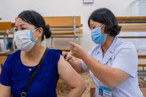 Hơn 6.000 người ở Hạ Long được tiêm vắc xin Sinopharm