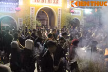 Dân Hà Nội đổ về đình chùa cầu an đầu năm mới 2016