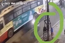 Gái trẻ rửa chân bằng nước từ thiện, chủ nhà nói gì?