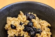 Phát hoảng với cô vợ dùng trà sữa trân châu... nấu cơm rồi bắt chồng về ăn