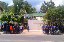 Cty mất kim cương, bắt công nhân ở lại tìm đến nửa đêm