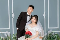 Cầu thủ đội tuyển bóng đá nữ Việt Nam lên xe hoa với đồng nghiệp