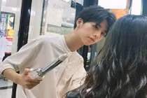 Bị chụp lén, chàng thợ cắt tóc đẹp trai bỗng nhiên nổi tiếng