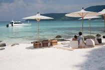 Mê mẩn với cảnh sắc ốc đảo tình yêu gần Việt Nam