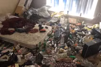 Choáng toàn tập khi bước chân vào phòng trọ mà ngỡ như lạc trong "bãi rác"