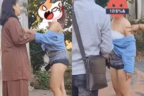 Đi chùa ăn mặc phản cảm, cô gái có hành động "ngứa mắt"