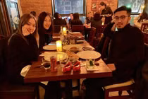 Nhan sắc "lạ" của tiểu thư sắp lên xe hoa với “Hoàng tử Indie Việt“