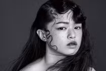 Người mẫu 16 tuổi Hàn Quốc đẹp lạ gây bão mạng 