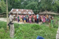 Nghi là phù thủy người phụ nữ bị lột quần áo xử tử