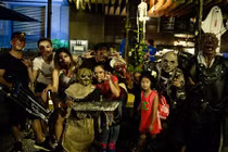 Ảnh: Hà Nội, Sài Gòn ngập người hóa trang ma quỷ trên đường