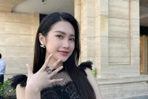 Chơi bạo diện đồ ren, bạn gái Đoàn Văn Hậu lộ chi tiết "kém sang"