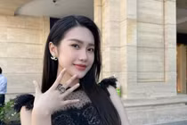 Chơi bạo diện đồ ren, bạn gái Đoàn Văn Hậu lộ chi tiết "kém sang"