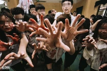 Teen Hà Nội gây tranh cãi khi hóa trang thành "xác sống" chụp ảnh kỷ yếu