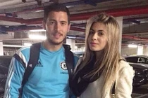 Em gái của tiền vệ Oscar xiêu lòng trước Eden Hazard