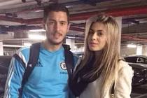 Em gái của tiền vệ Oscar xiêu lòng trước Eden Hazard