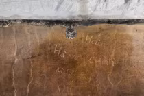 Dư luận phẫn nộ với vết bậy chi chít trên đỉnh Fansipan 