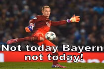 Ảnh chế Champions League: Andre ter Stegen đập tan giấc mơ Bayern