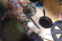 Phòng trọ bẩn thỉu "chất đống như bãi rác", nam sinh khiến CĐM ngán ngẩm