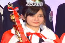 Nữ sinh cấp 3 xinh đẹp nhất Nhật Bản đăng quang thiếu thuyết phục