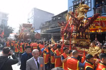 Làng Đồng Kỵ Bắc Ninh tưng bừng rước đại pháo ngày mùng 4 Tết