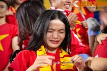 U19 Việt Nam thất trận, dàn CĐV nữ bật khóc trên khán đài